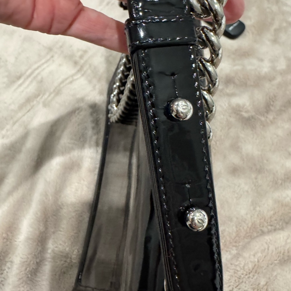 CHANEL black patent boy bag with silver hardware . - Picture 14 of 15